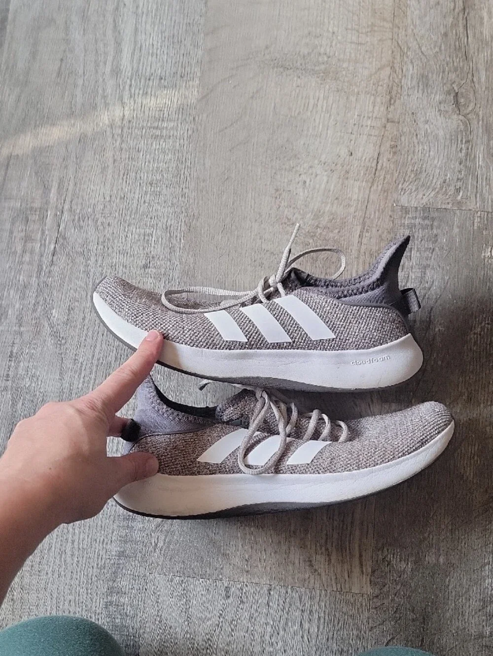 Adidas Size 9 Women's Knit Running Sneakers in Light Gray with White Stripes